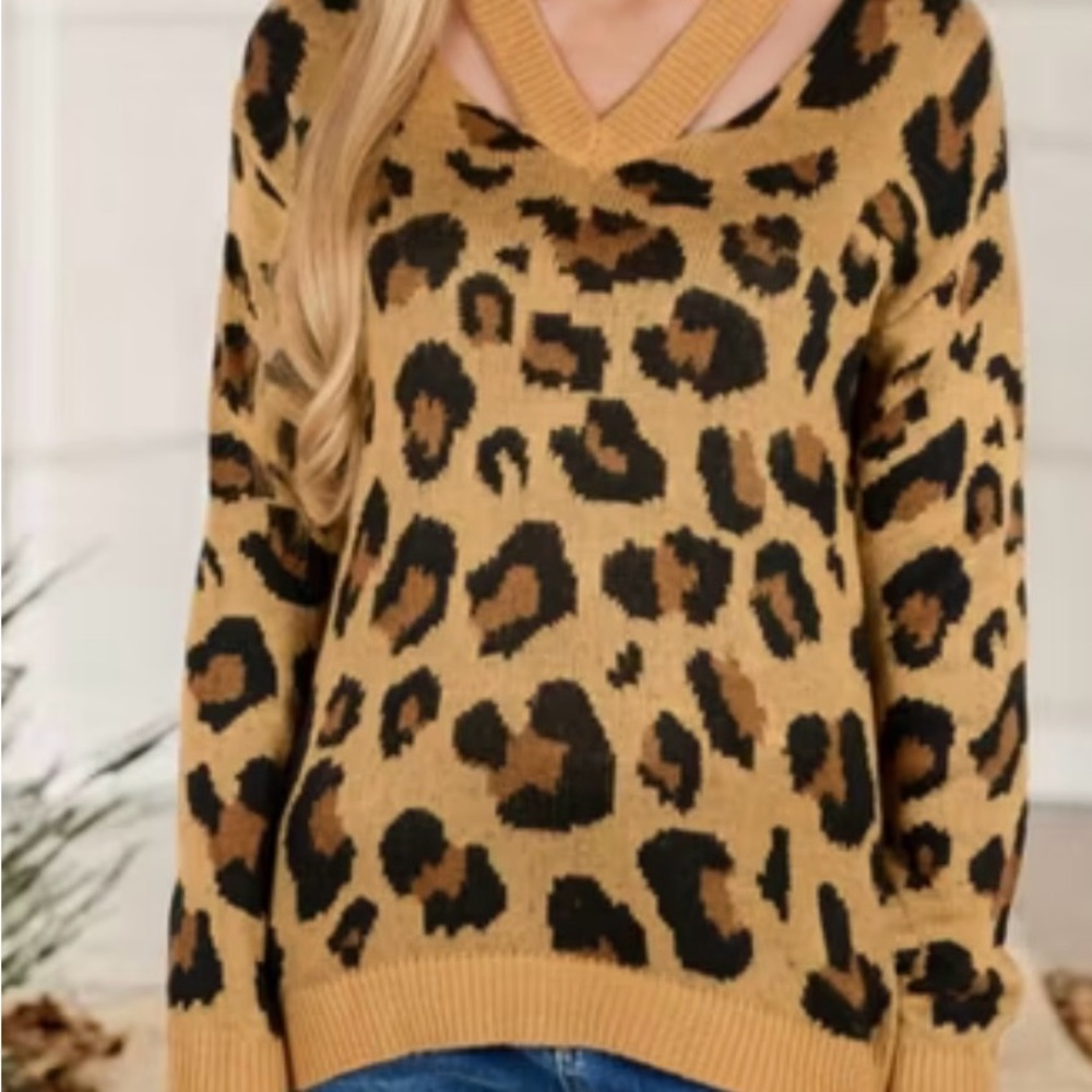 NWOT  Love By Design Tan and Black Leopard V-Neck Sweater NWOT